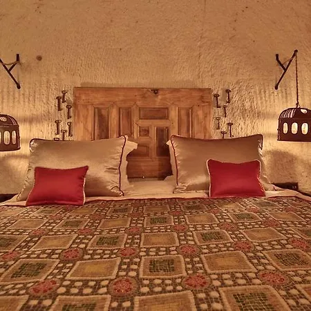 The Owl Cave מלון 3*