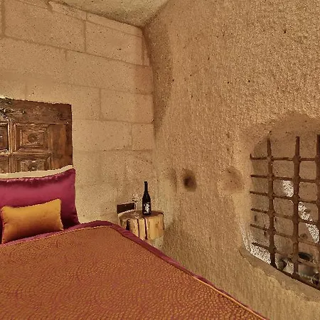 The Owl Cave גורמה