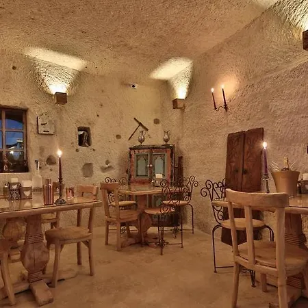 The Owl Cave מלון גורמה