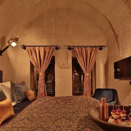 The Owl Cave 3* גורמה