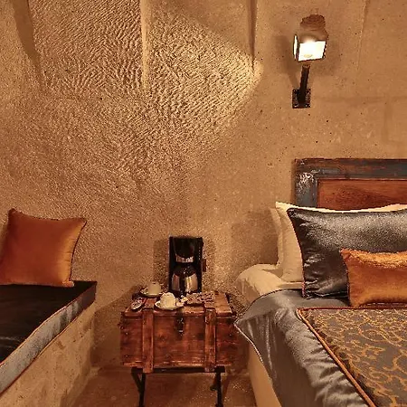 The Owl Cave מלון גורמה