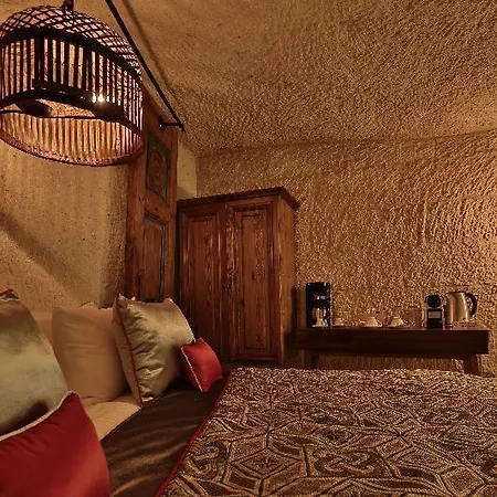 The Owl Cave מלון
